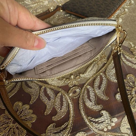 Michael Kors wristlet - Picture 2 of 12